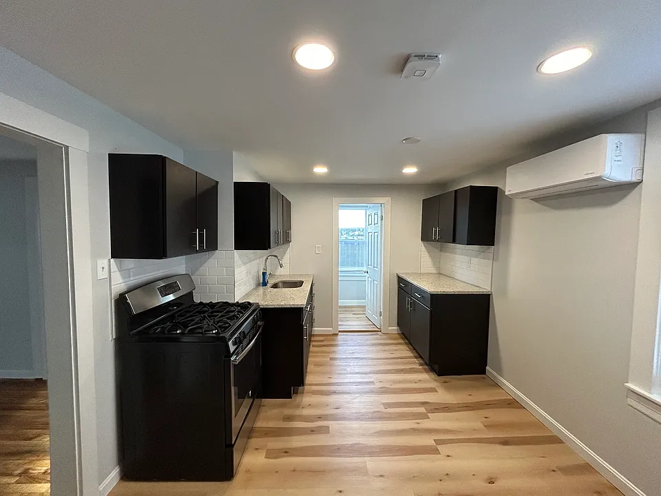11 Groton Pl #2
