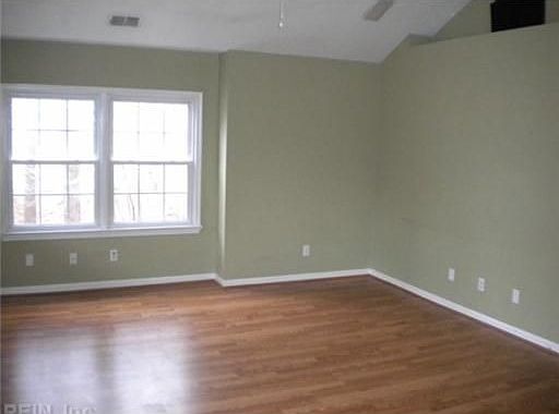 3rd image of 305 Wimbledon Chase APT H