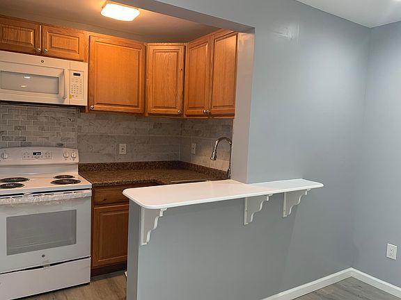 2nd image of 49 Narragansett Ave #1