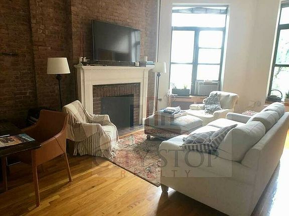 4th image of 107 W 74th St #2RR