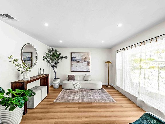 4th image of 15429 Piuma Ave