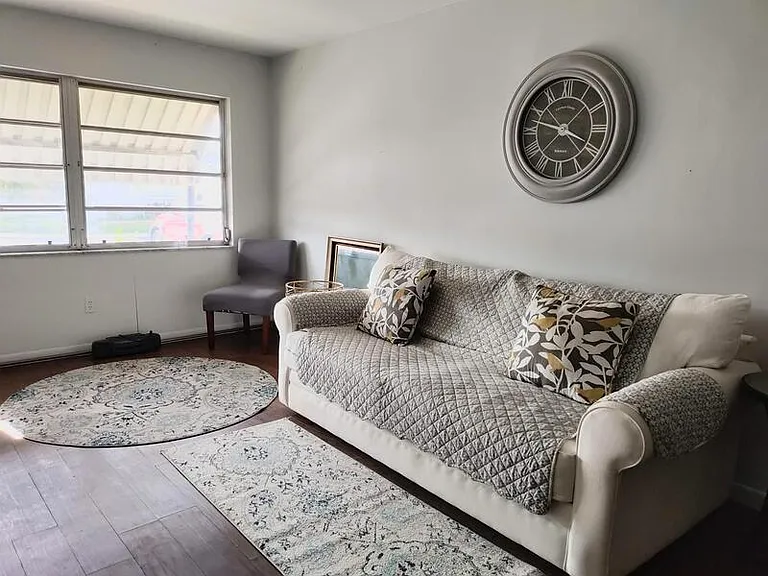 250 Rosery Rd NW — Photo 1