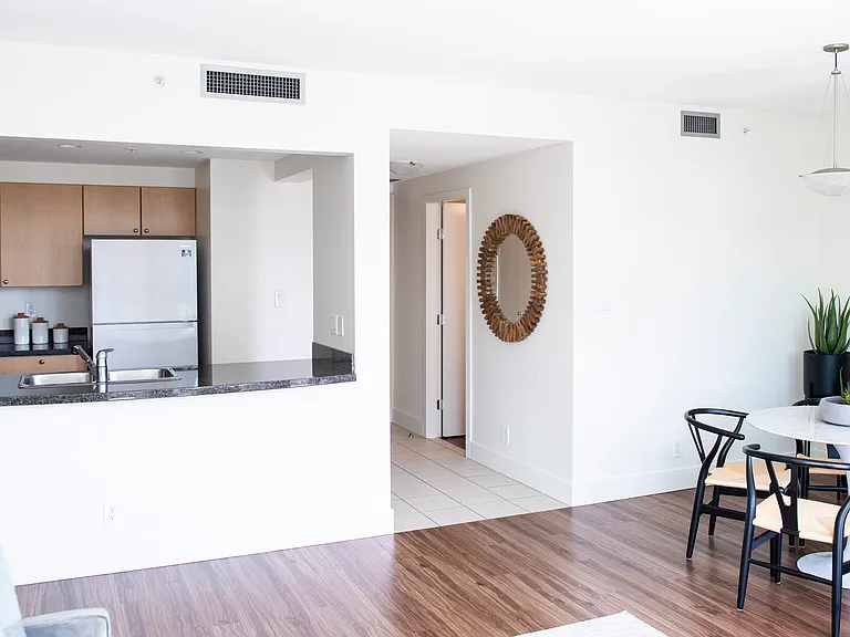 699 Cardero St — Photo 9