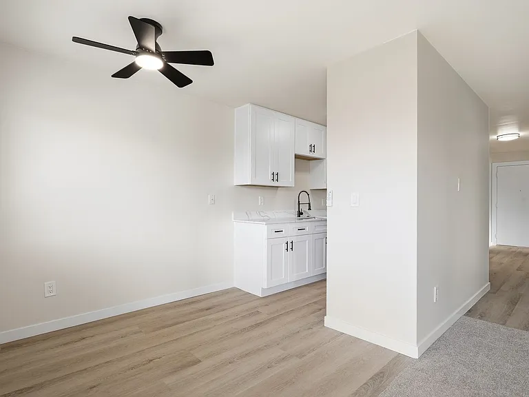 Green Acres Apartments — Photo 9