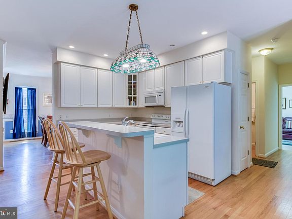 5th image of 10113 Fullerton Ct