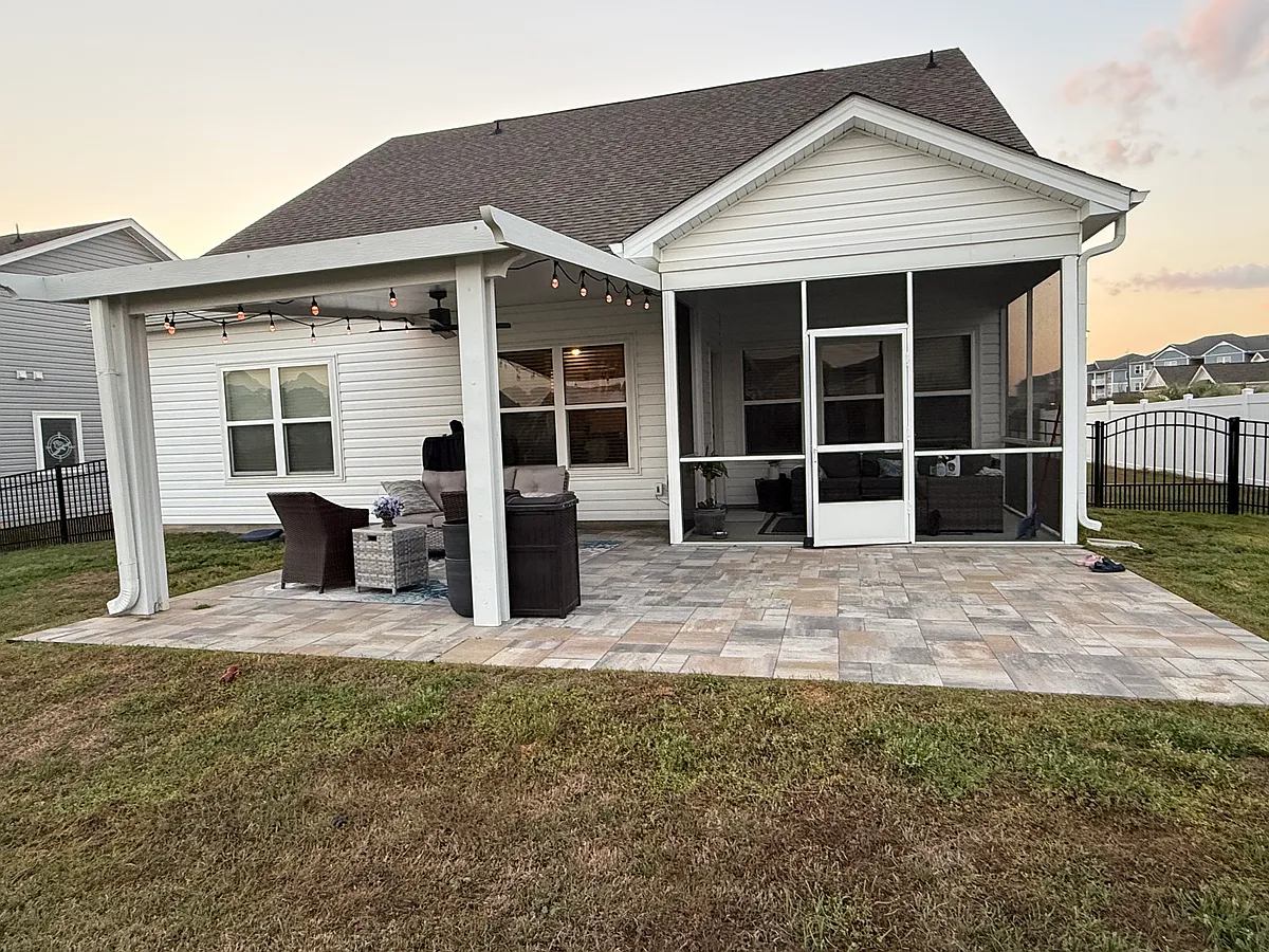 Building Photo - 1007 Selma Loop