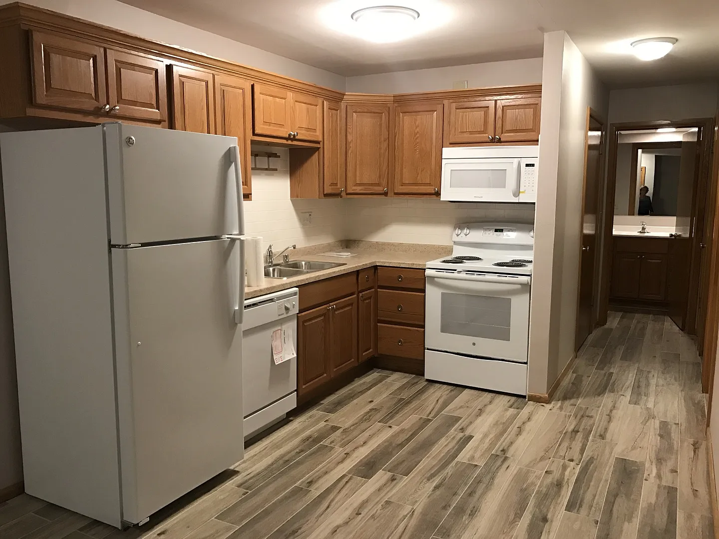 Edgewater Apartments — Photo 3