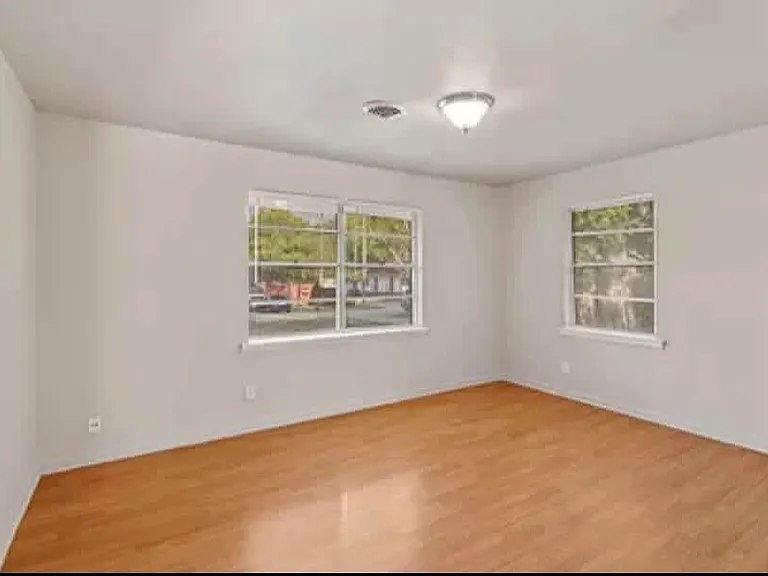 902 N Graves St — Photo 2