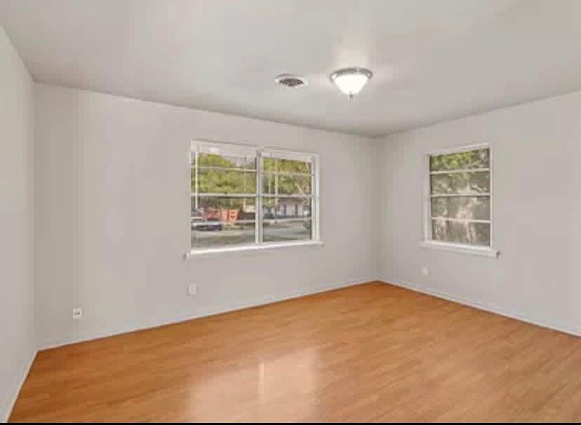 2nd image of 902 N Graves St