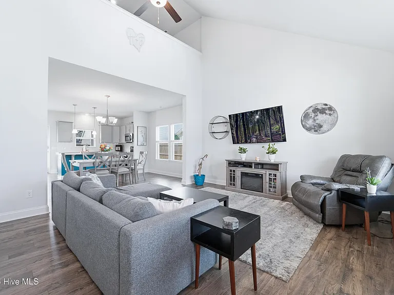 104 Harvest Bluff Ln — Photo 3