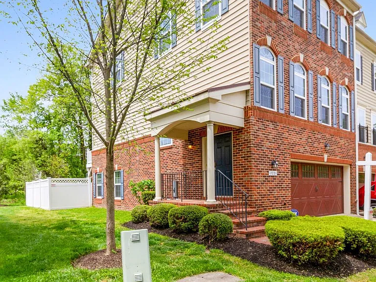 2221 Congresbury Pl — Photo 3