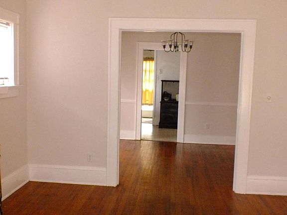 3rd image of 4169 Lexington Ave