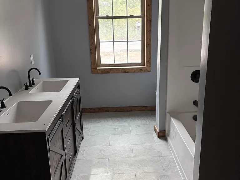 46 Toms Park Cir — Photo 3