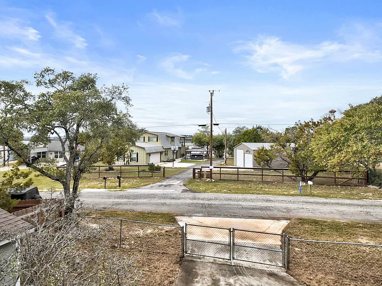 2591 Lakeshore Dr — Photo 19
