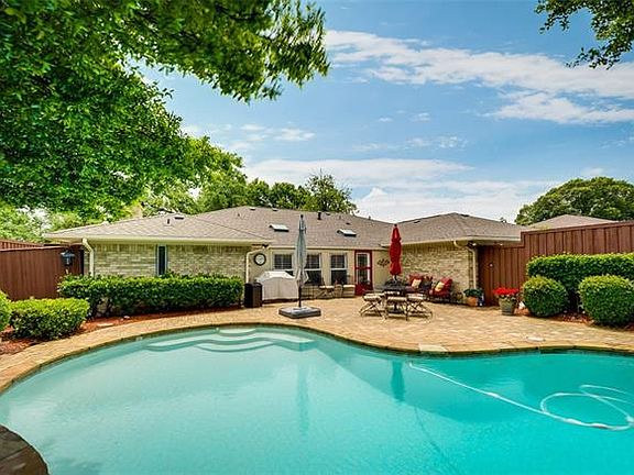 3rd image of 2229 Parkhaven Dr