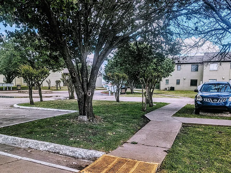 Modern Waco Living Zero Deposit Apartments Near Baylor, 1800 Waco — Photo 20