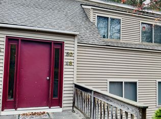 48 Library Ln #48, Simsbury, CT 06070