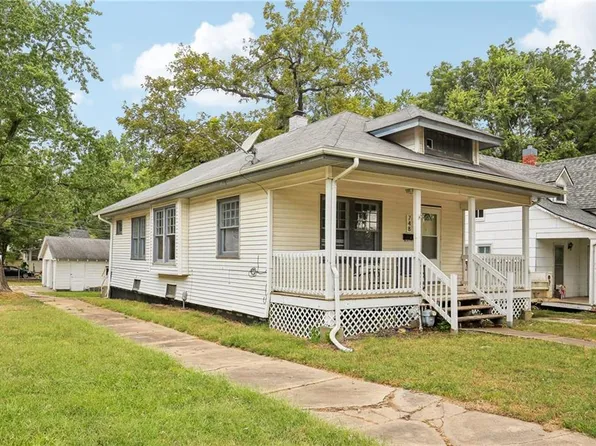 748 S Poplar St, Ottawa, KS 66067