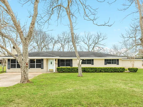 212 Avenue B, Brazoria, TX 77422