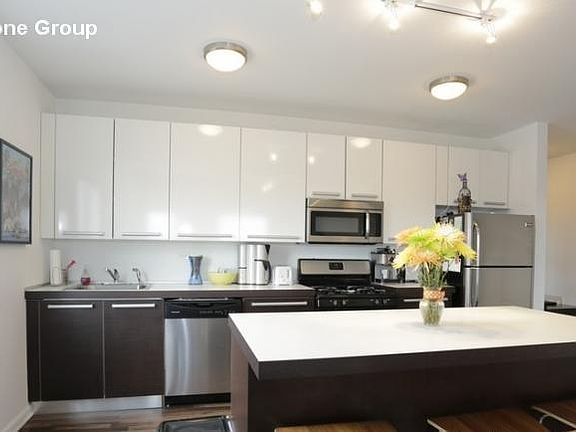 2nd image of 1544 W Glenlake Ave APT 4D