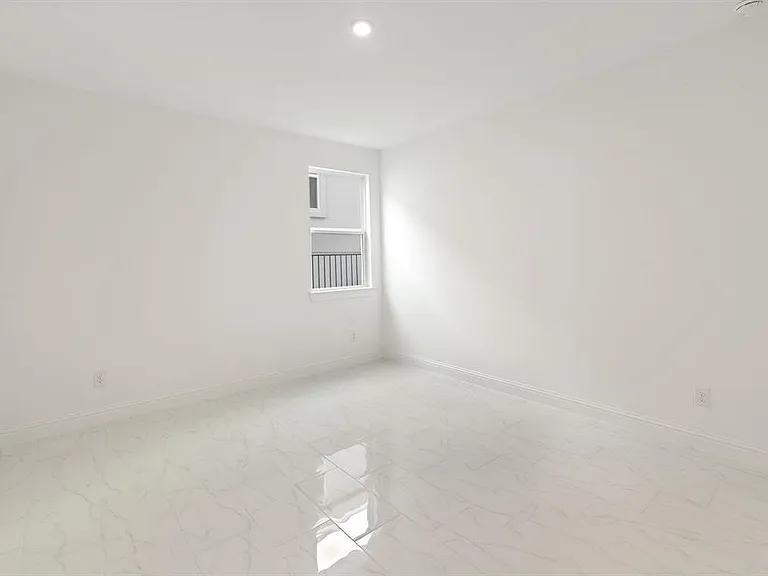 1045 Villa Rialto Vw — Photo 19