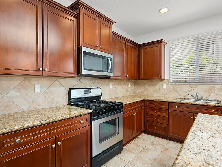 241 Picasso Cir — Photo 34