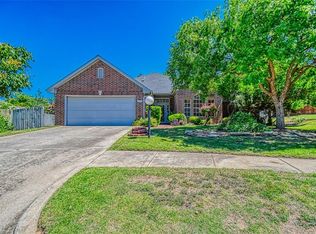 4501 Robin Ridge Dr, Norman, OK 73072