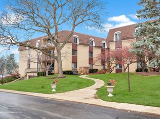 1105 N Mill St APT 117, Naperville, IL 60563