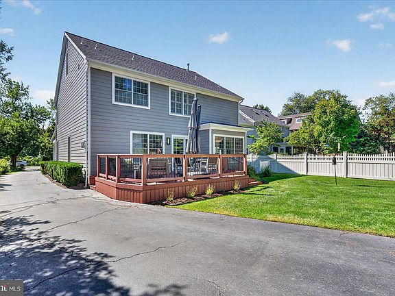 4th image of 17 E Curlis Ave
