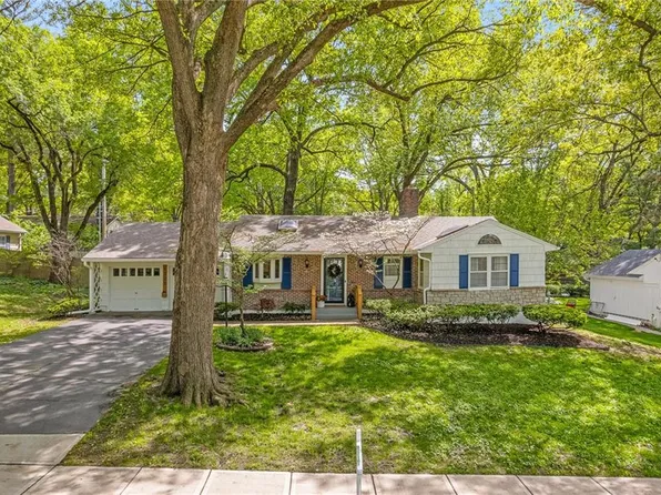 1225 Romany Rd, Kansas City, MO 64113