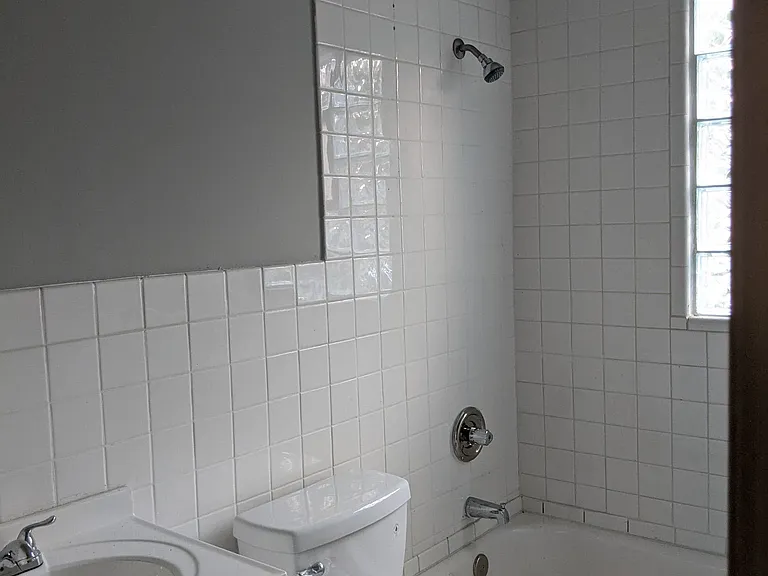 19440 W Chicago St — Photo 11