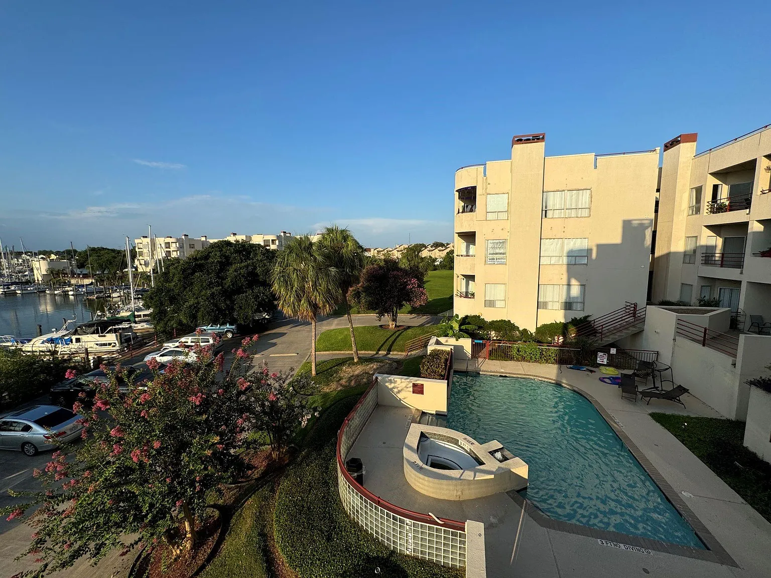 2 bed, 4.0 bath, 1231 sqft, $1,700 — Photo 3