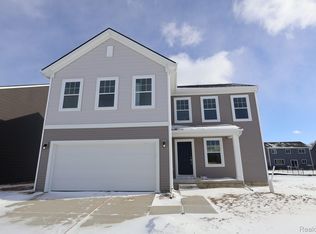 372 Edge Brook Dr, Holly, MI 48442