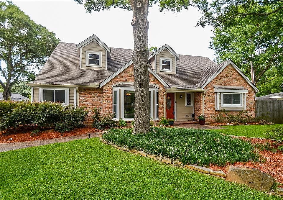 1st image of 12410 Carriage Hill Dr