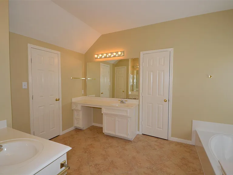 1711 Emma Cove Ct — Photo 22