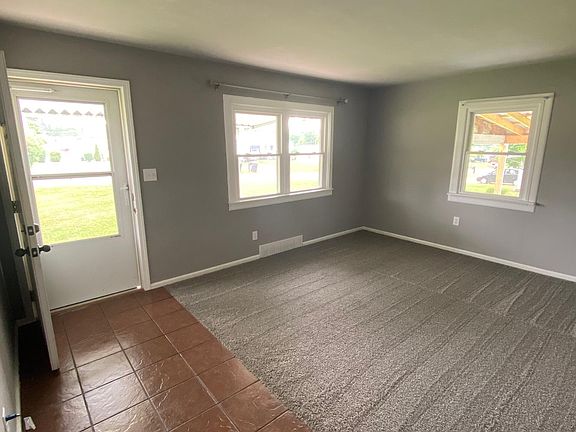 4th image of 62 Rexford Dr