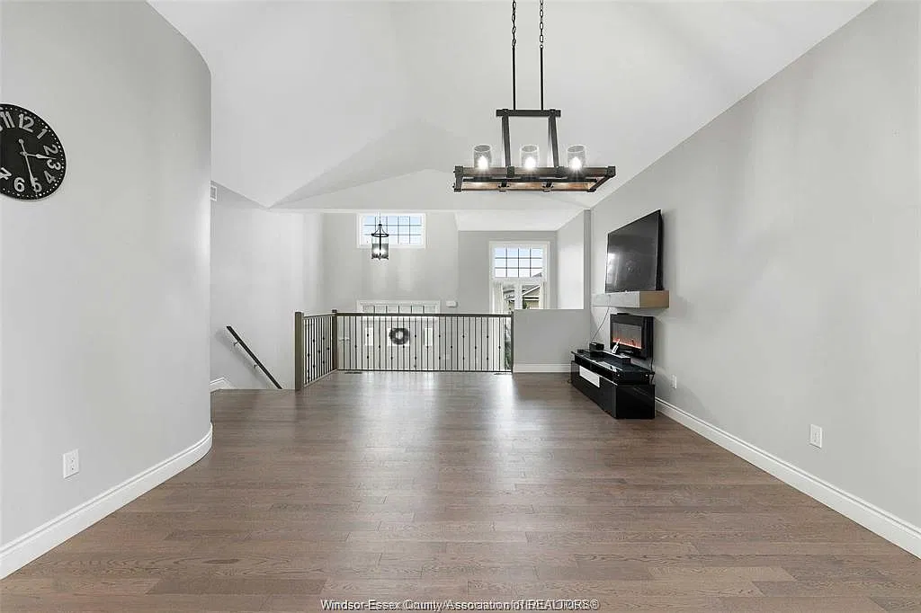 5 bed, $3,500 — Photo 3
