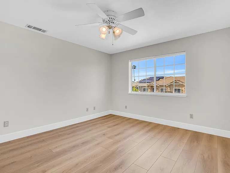 5650 Edgeview Dr — Photo 43
