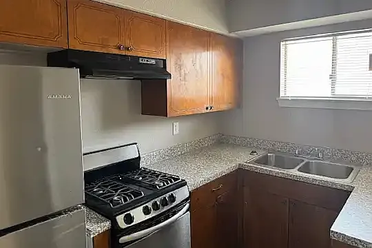 Schroeder Apartments — Photo 9