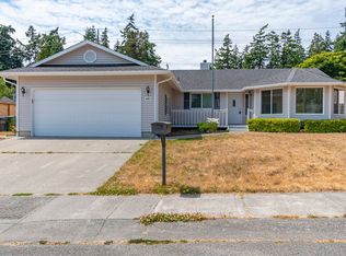401 SW Muzzall St, Oak Harbor, WA 98277