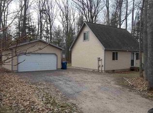 104 Teaberry Ln, Houghton Lake, MI 48629