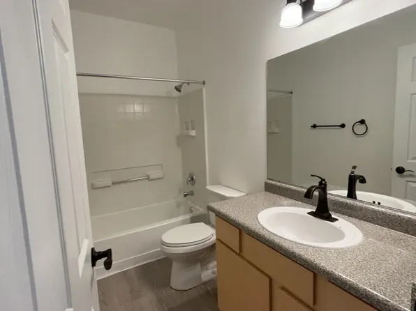 4915 E Russell Rd, Las Vegas, NV