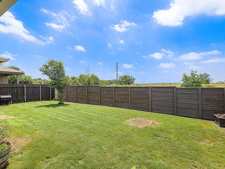 424 Sebring Cir — Photo 25