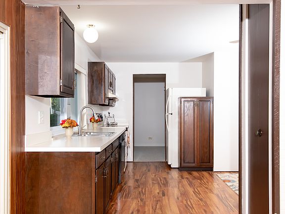 5th image of 515 E Granville Ave