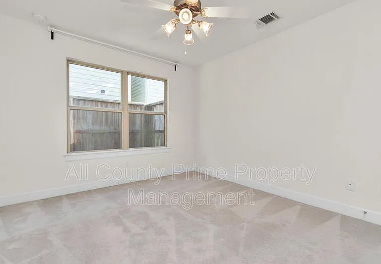 3627 Main Plaza Dr — Photo 4