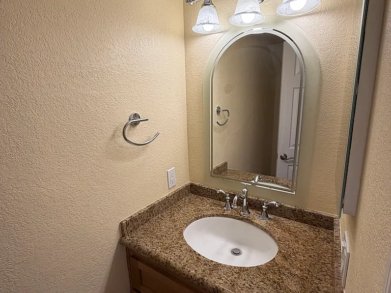 1601 Tina Pl — Photo 9