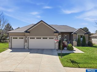9333 Blackwood Ave, Lincoln, NE 68526