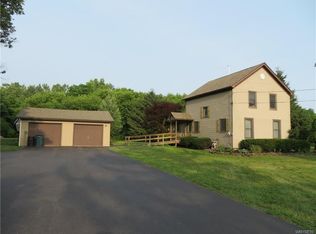 3685 Ewings Rd, Lockport, NY 14094