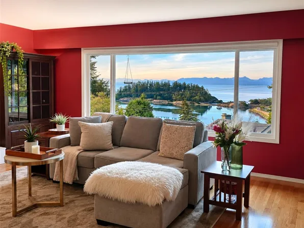 3583 Hammond Bay Rd, Nanaimo, BC V9T 1E8