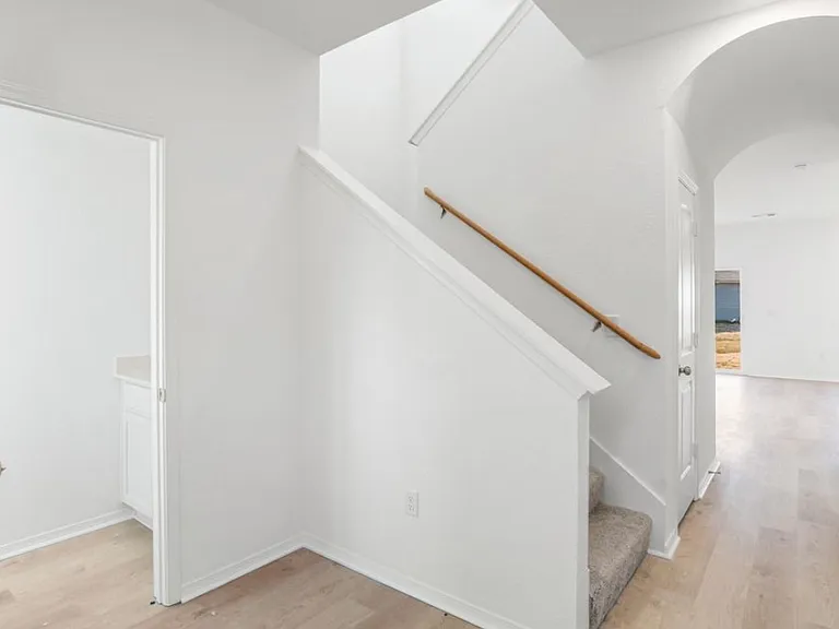 152 Meadow Dr — Photo 3